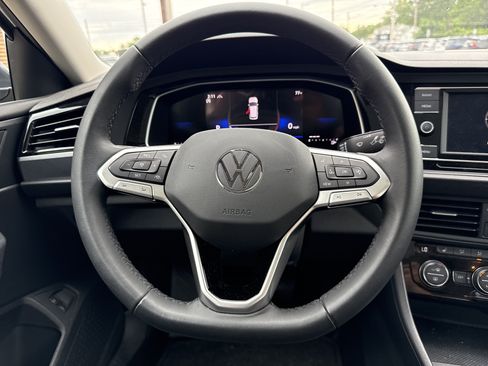 Used 2024 Volkswagen Jetta SE FWD image 16
