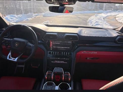 Used 2022 Lamborghini Urus image 12