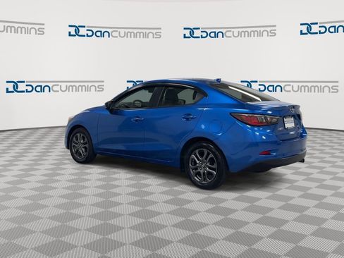 Used 2019 Toyota Yaris XLE FWD image 6