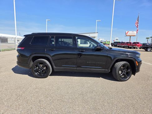 Used 2023 Jeep Grand Cherokee L Laredo image 8