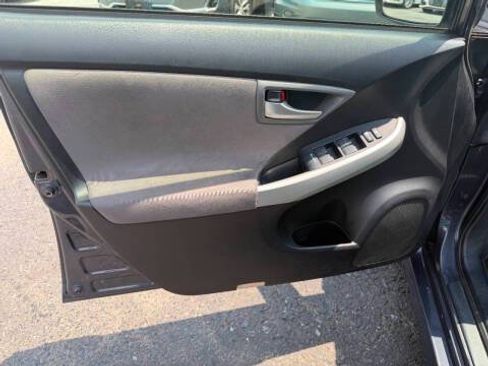 Used 2014 Toyota Prius Two FWD image 17