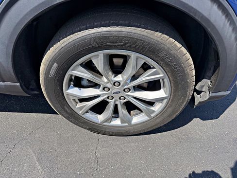 Used 2020 Ford Explorer XLT w/ Equipment Group 202A AWD/4WD image 11