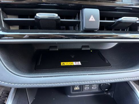 Used 2024 Toyota Highlander XLE AWD/4WD image 13