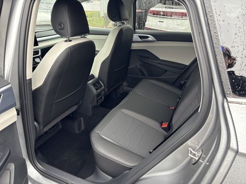 New 2026 Volkswagen Taos SE image 13