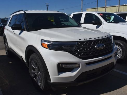 Used 2024 Ford Explorer XLT w/ Equipment Group 202A image 3