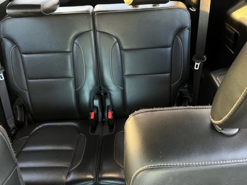 Used 2019 GMC Acadia SLT image 15