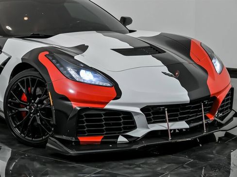 Used 2016 Chevrolet Corvette Stingray Coupe w/ 2LT Preferred Equipment Group RWD image 2