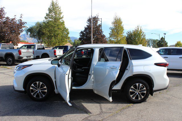 Used 2026 Toyota Highlander XLE AWD/4WD image 9