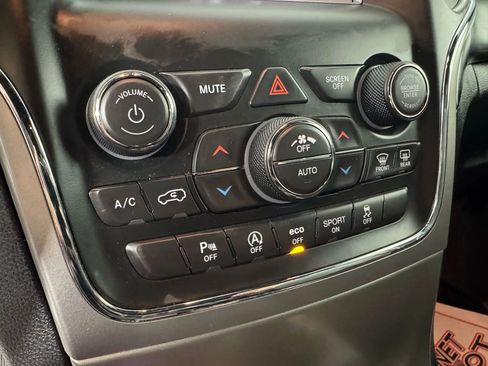 Used 2021 Jeep Grand Cherokee Laredo image 21