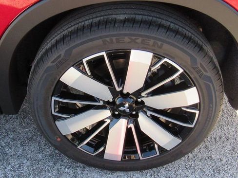 New 2025 Mitsubishi Outlander SE image 7