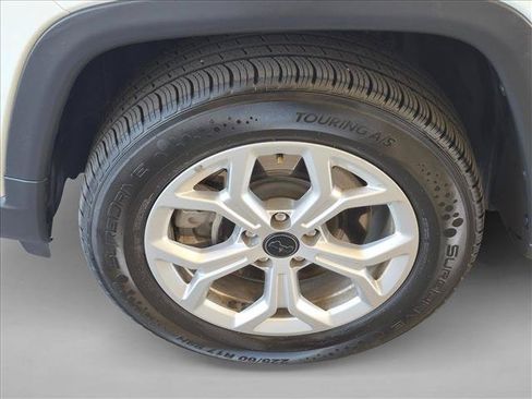 Used 2025 Jeep Compass Latitude AWD/4WD image 28