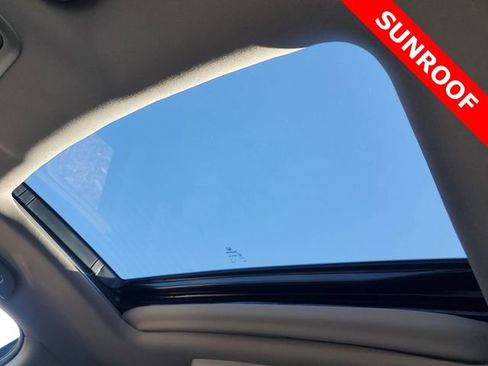 Certified 2022 Honda Pilot Touring image 8