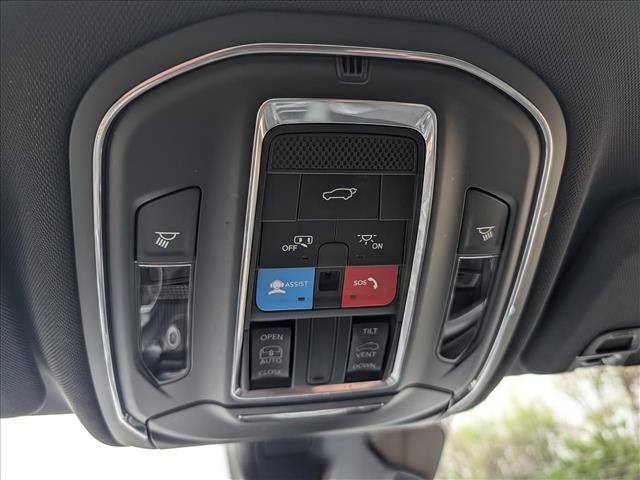Used 2024 Jeep Grand Cherokee Altitude AWD/4WD image 39