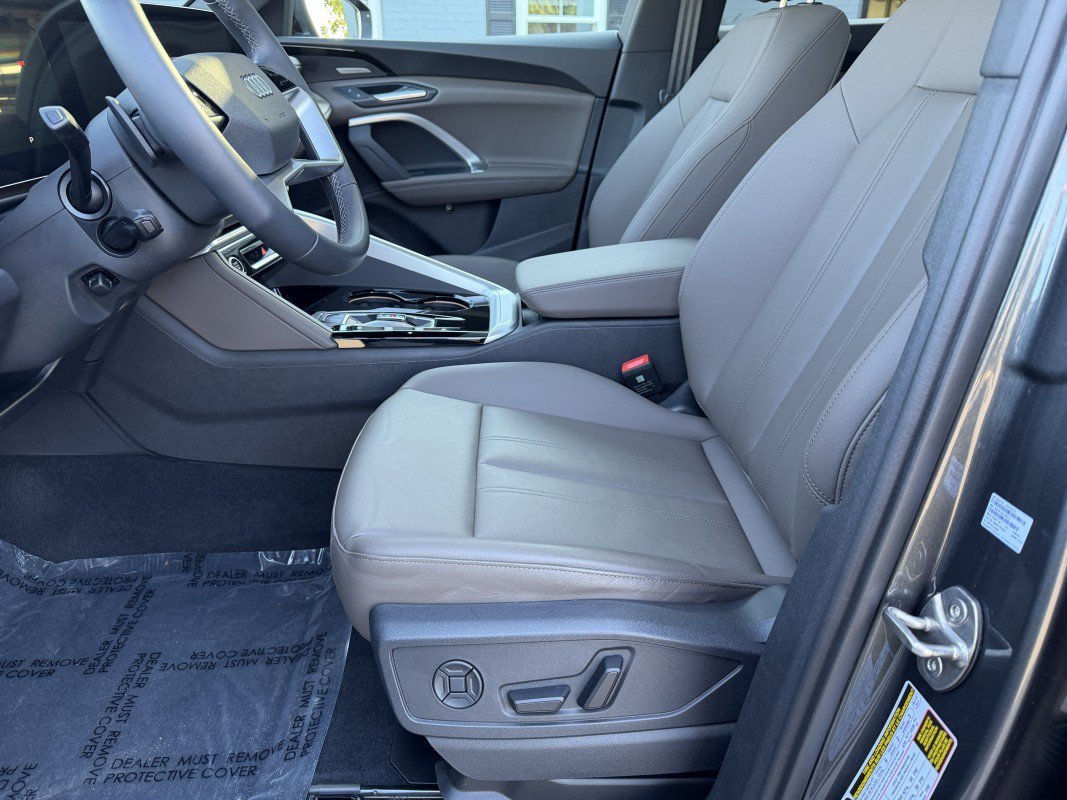 Used 2025 Audi Q5 Premium Plus w/ Premium Plus AWD/4WD image 15