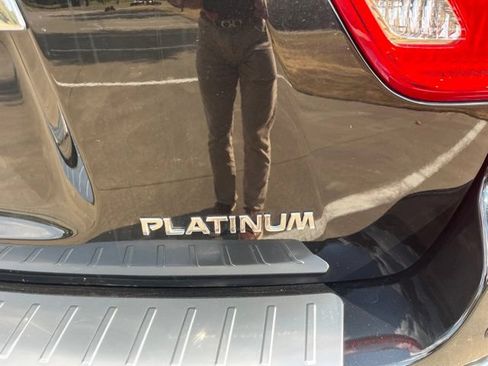 Used 2020 Nissan Pathfinder Platinum FWD image 14
