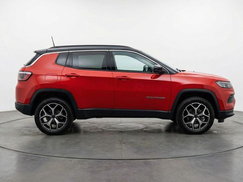 Used 2025 Jeep Compass Limited AWD/4WD image 11