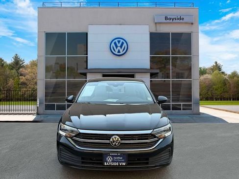 Certified 2023 Volkswagen Jetta SE w/ Panoramic Sunroof Package FWD image 2