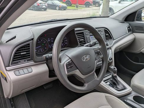 Used 2017 Hyundai Elantra SE image 10
