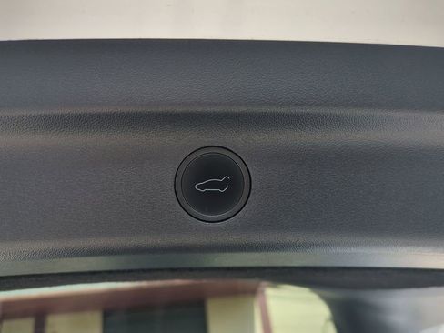 Used 2024 Tesla Model Y Long Range AWD/4WD image 15