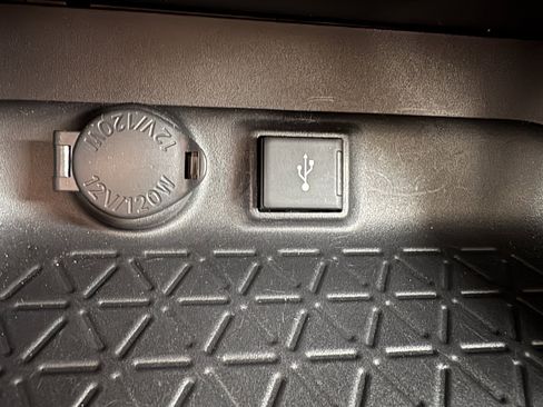 Used 2022 Toyota RAV4 LE AWD/4WD image 27