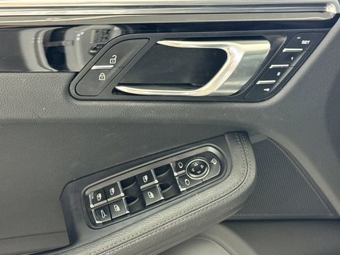 Used 2023 Porsche Macan AWD/4WD image 14