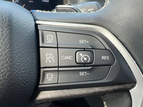 Used 2023 Jeep Grand Cherokee Limited AWD/4WD image 23