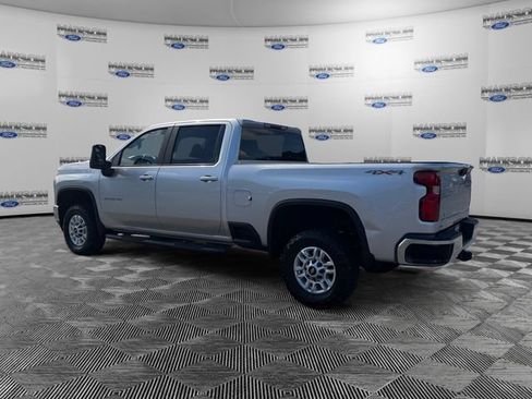 Used 2022 Chevrolet Silverado 2500 LT w/ Convenience Package AWD/4WD image 3
