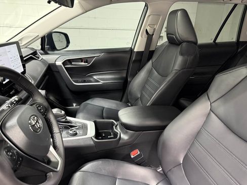 Used 2023 Toyota RAV4 XLE Premium image 14