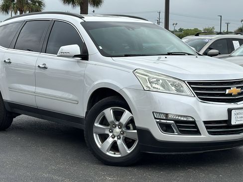 Used 2016 Chevrolet Traverse LTZ FWD image 2