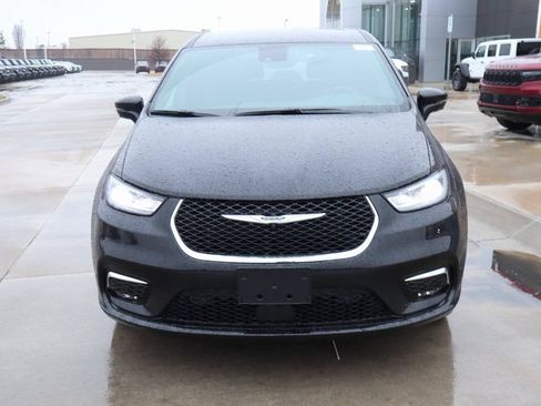 New 2026 Chrysler Pacifica Select AWD/4WD image 9