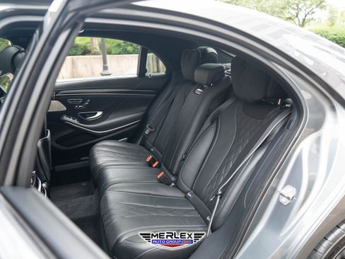 Used 2019 Mercedes-Benz S 560 4MATIC Sedan w/ Premium Package image 18