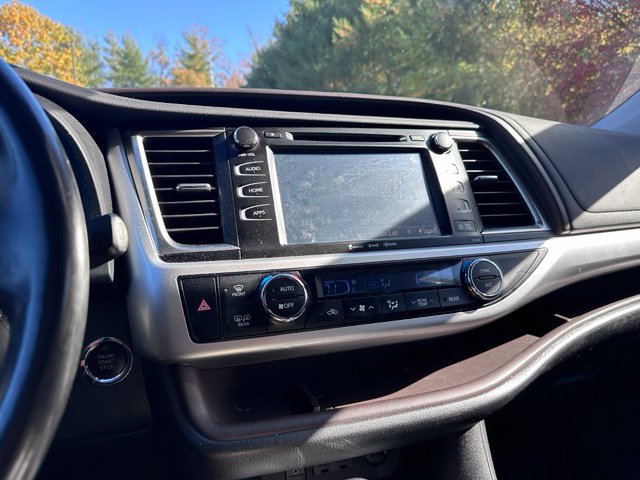 Used 2019 Toyota Highlander XLE AWD/4WD image 15
