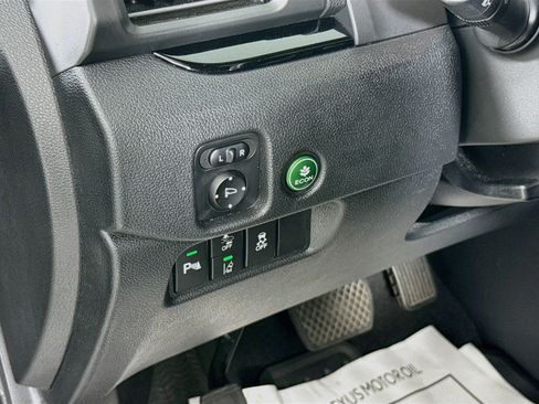 Used 2021 Honda Pilot Touring image 10