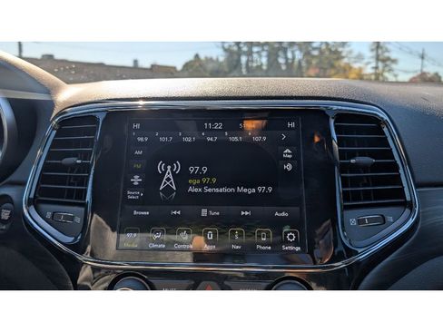 Used 2020 Jeep Grand Cherokee Laredo w/ Laredo X Package image 22