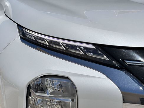 Used 2025 Mitsubishi Outlander SE FWD image 8