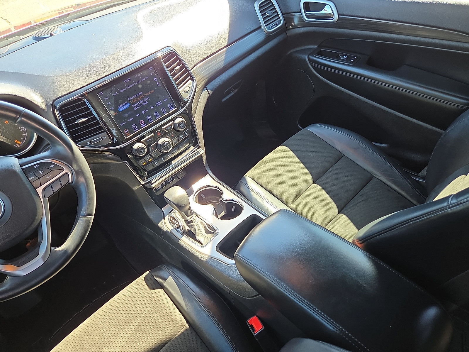 Used 2019 Jeep Grand Cherokee Altitude AWD/4WD image 12