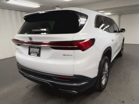 Certified 2025 Buick Enclave Preferred image 8