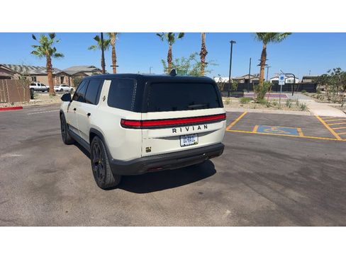 Used 2025 Rivian R1S Premium AWD/4WD image 2