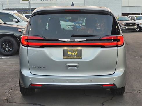 Certified 2023 Chrysler Pacifica Touring-L image 5