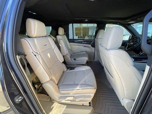 Certified 2023 Cadillac Escalade ESV Premium Luxury w/ LPO, Radiant Package image 28
