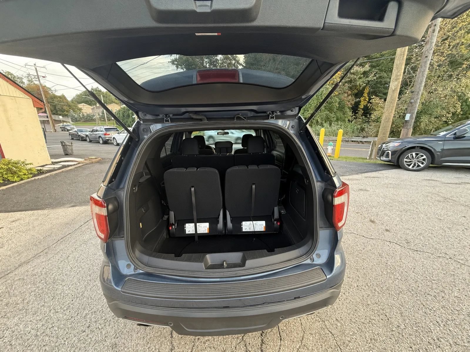 Used 2018 Ford Explorer XLT AWD/4WD image 15