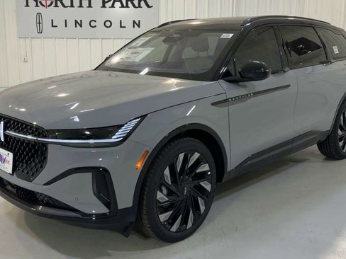 New 2026 Lincoln Nautilus Reserve w/ Jet Appearance Package image 5