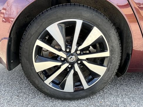 Used 2023 Nissan Sentra SV w/ SV Premium Package FWD image 10
