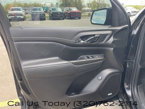 Certified 2022 GMC Acadia SLT w/ Elevation Edition AWD/4WD image 15