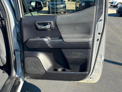 Used 2020 Toyota Tacoma TRD Off-Road image 31
