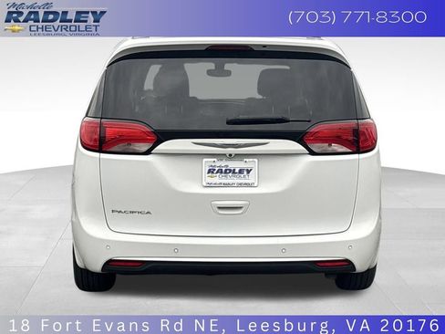 Used 2019 Chrysler Pacifica Touring-L image 4