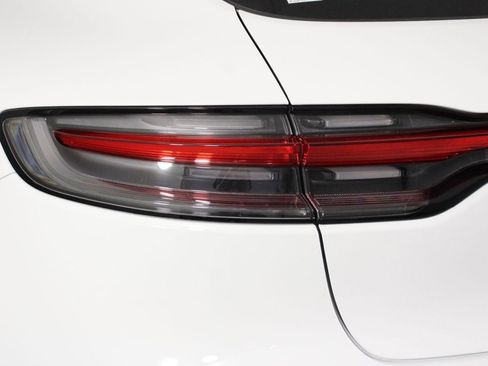 Certified 2025 Porsche Macan image 21