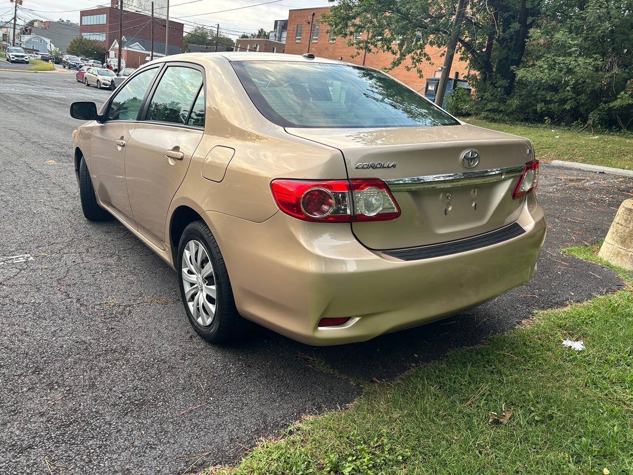 Used 2012 Toyota Corolla LE FWD image 7