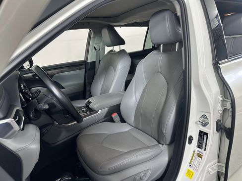 Used 2020 Toyota Highlander Limited image 15