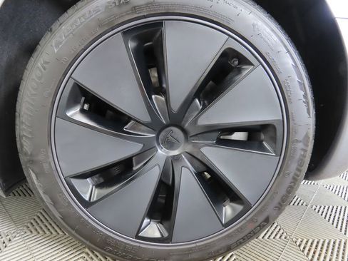 Used 2025 Tesla Model 3 Long Range image 31